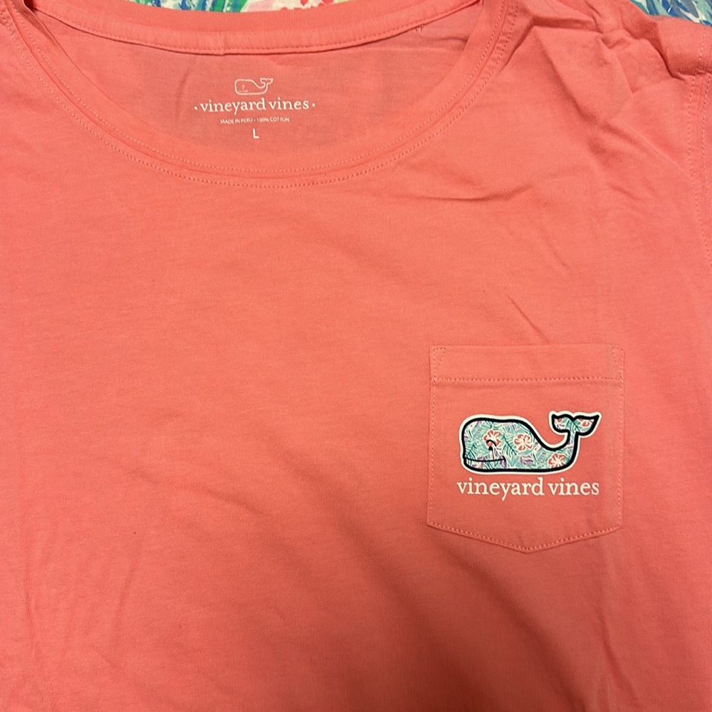 EUC worn once Vineyard Vines size large t shirt - Picture 2 of 3